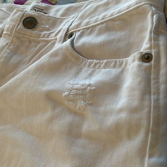 Loft Cut Off Frayed White Denim Roll Shorts Size 26/2 - NWOT - Picture 3 of 10